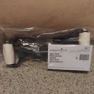 Pampered Chef Baker's Roller - Black and White